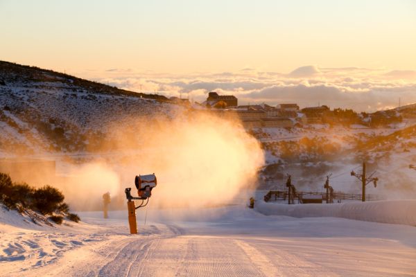 Carretera Reinosa-Alto Campoo cortada por el Triatlón Blanco